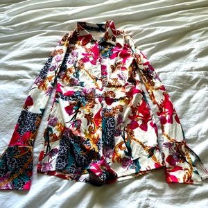 Long sleeve short set, one piece, with collar on sleeve and neck